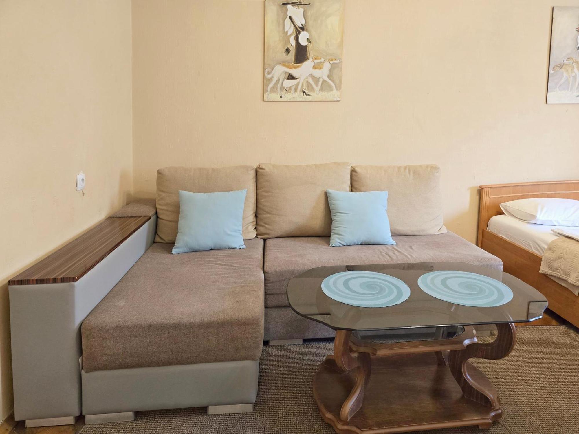 Home Hotel Apartments On Lva Tolstogo Kiev Extérieur photo