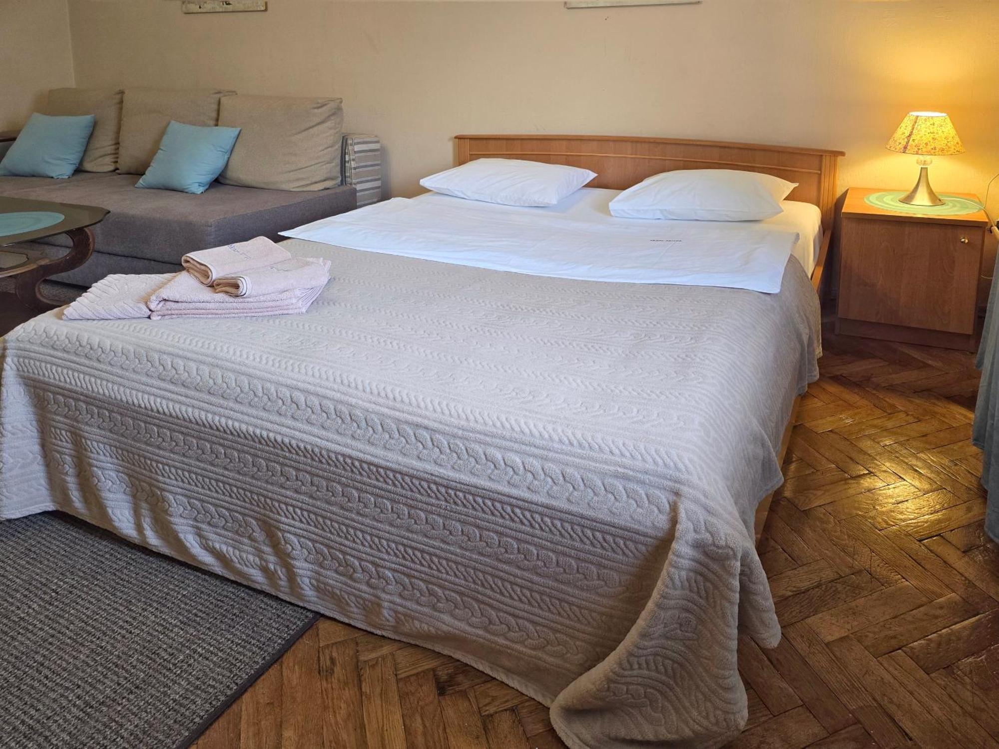 Home Hotel Apartments On Lva Tolstogo Kiev Extérieur photo