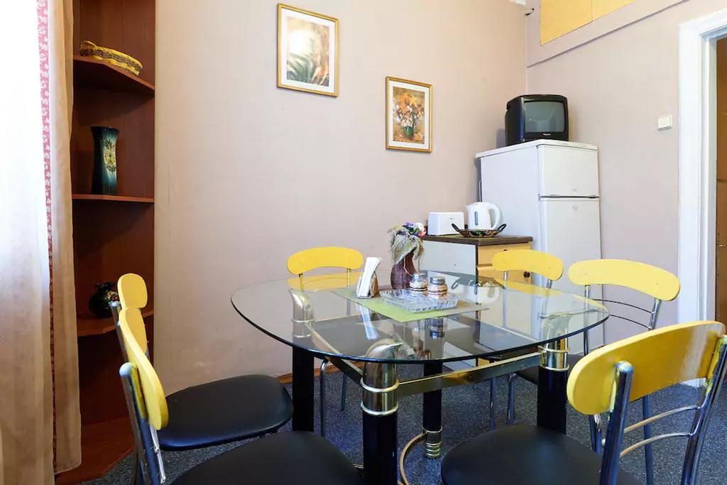 Home Hotel Apartments On Lva Tolstogo Kiev Extérieur photo