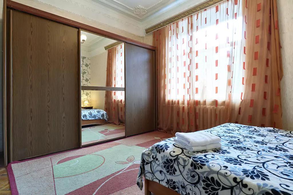 Home Hotel Apartments On Lva Tolstogo Kiev Extérieur photo