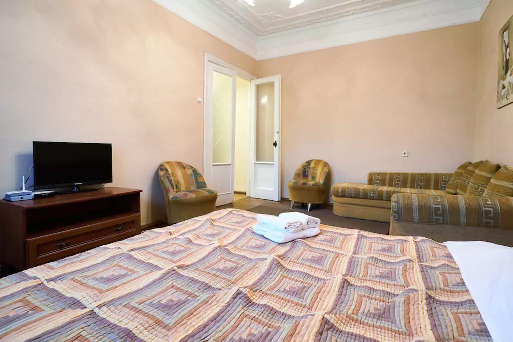 Home Hotel Apartments On Lva Tolstogo Kiev Extérieur photo